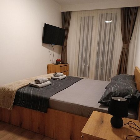 18Th & 16H Floor Secure Luxury Condos With Pool & Fitness Included In Price Skopje Bagian luar foto