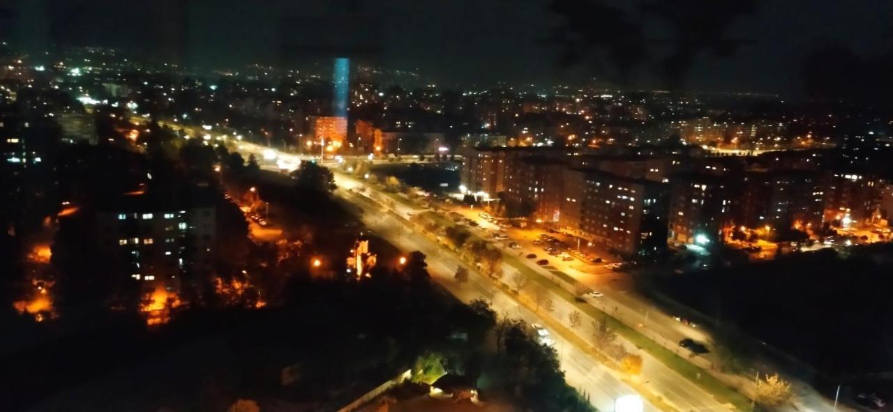 18Th & 16H Floor Secure Luxury Condos With Pool & Fitness Included In Price Skopje Bagian luar foto