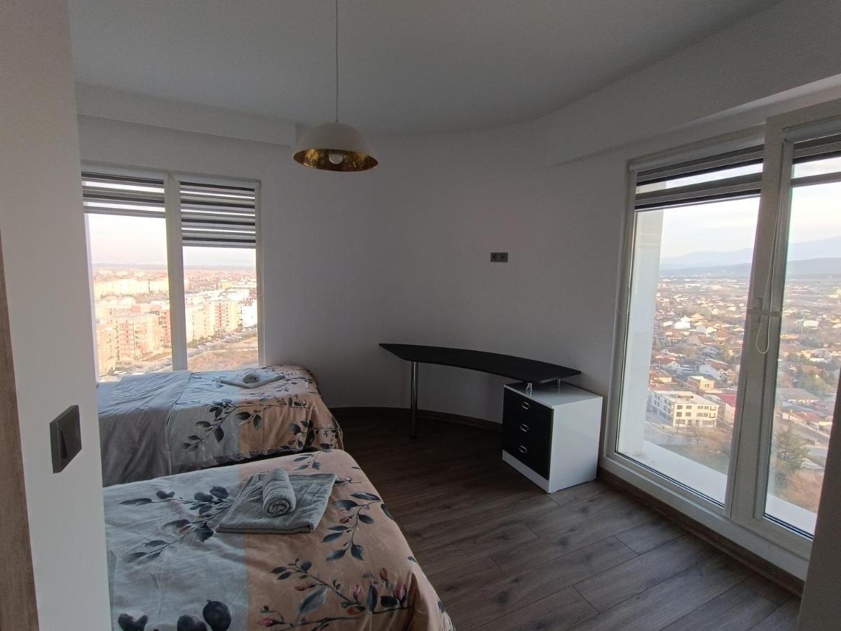 18Th & 16H Floor Secure Luxury Condos With Pool & Fitness Included In Price Skopje Bagian luar foto