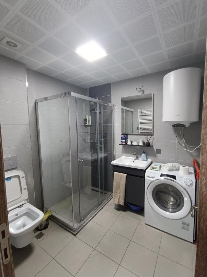 18Th & 16H Floor Secure Luxury Condos With Pool & Fitness Included In Price Skopje Bagian luar foto
