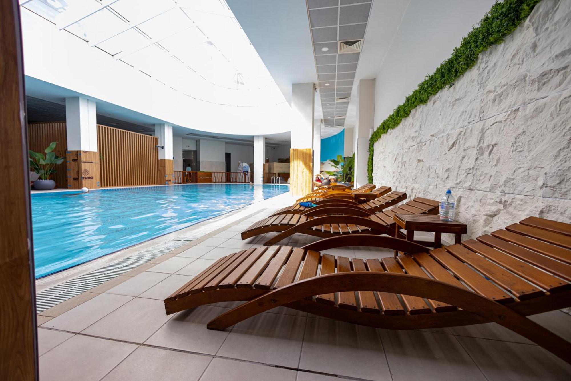 18Th & 16H Floor Secure Luxury Condos With Pool & Fitness Included In Price Skopje Bagian luar foto