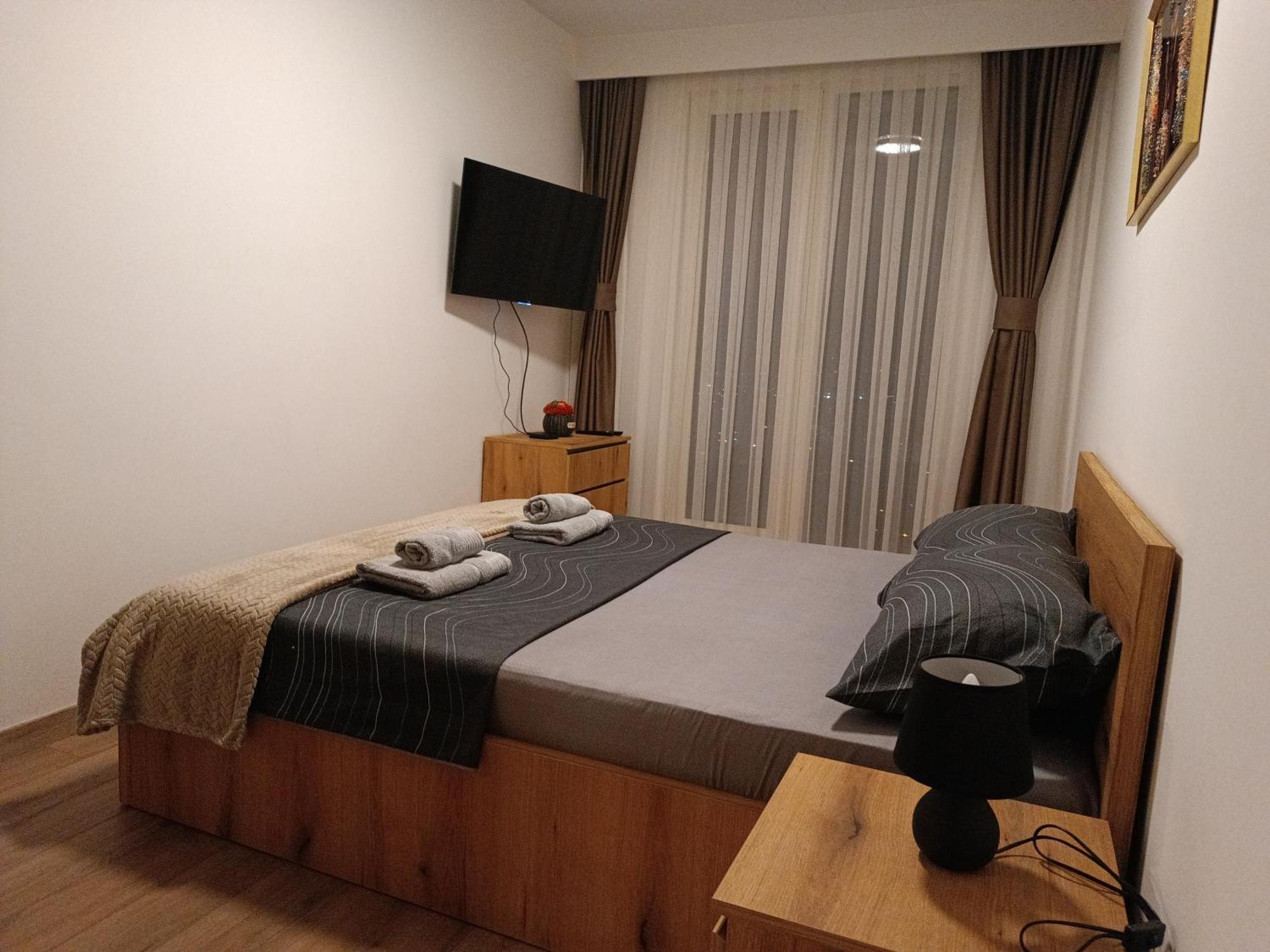 18Th & 16H Floor Secure Luxury Condos With Pool & Fitness Included In Price Skopje Bagian luar foto