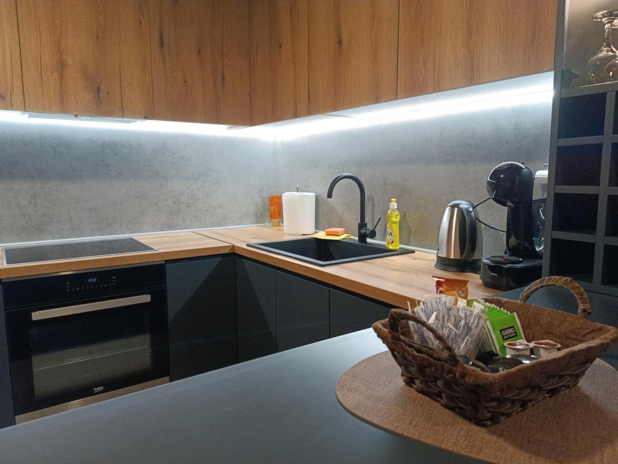 18Th & 16H Floor Secure Luxury Condos With Pool & Fitness Included In Price Skopje Bagian luar foto