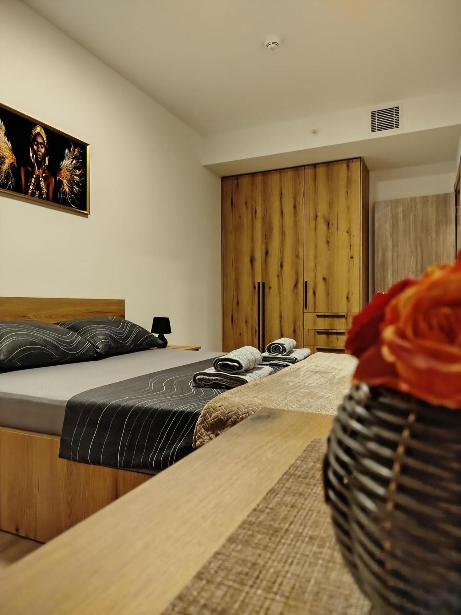 18Th & 16H Floor Secure Luxury Condos With Pool & Fitness Included In Price Skopje Bagian luar foto