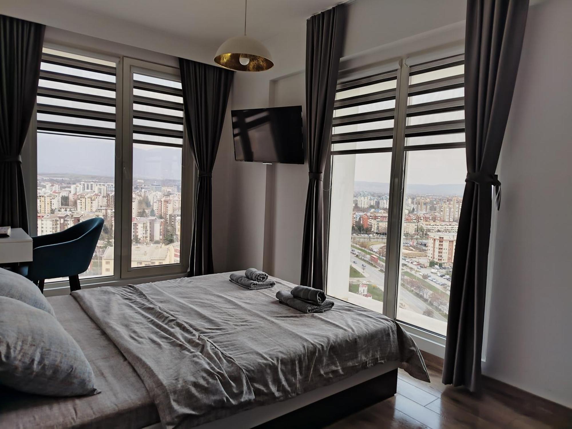 18Th & 16H Floor Secure Luxury Condos With Pool & Fitness Included In Price Skopje Bagian luar foto