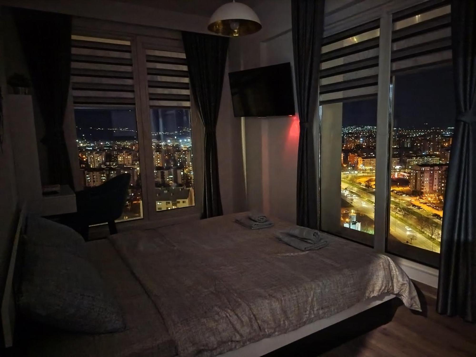 18Th & 16H Floor Secure Luxury Condos With Pool & Fitness Included In Price Skopje Bagian luar foto